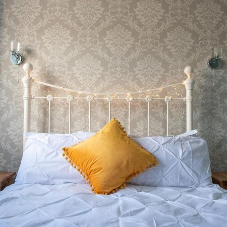 Clovelly Guest House Лайм-Реджис Экстерьер фото