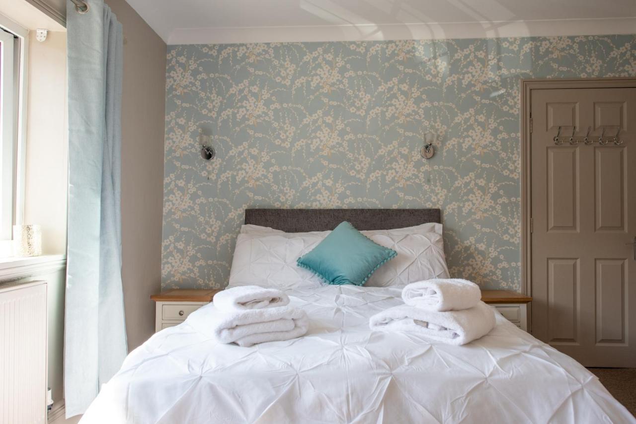 Clovelly Guest House Лайм-Реджис Экстерьер фото