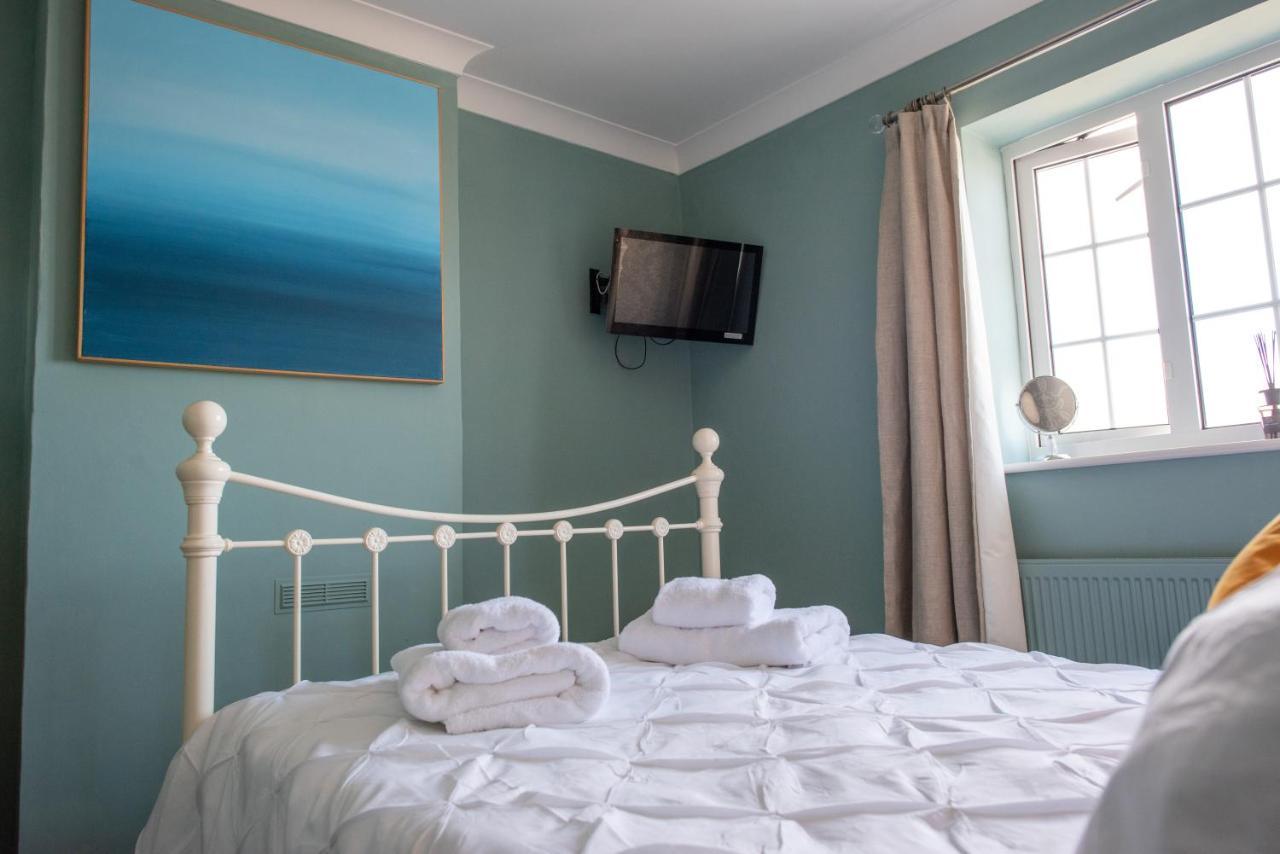 Clovelly Guest House Лайм-Реджис Экстерьер фото